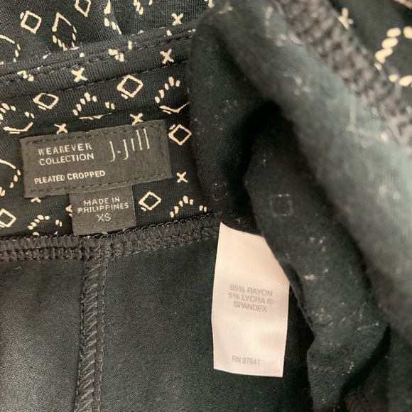 J. Jill / Black White Pleated Cropped - Picture 6 of 8